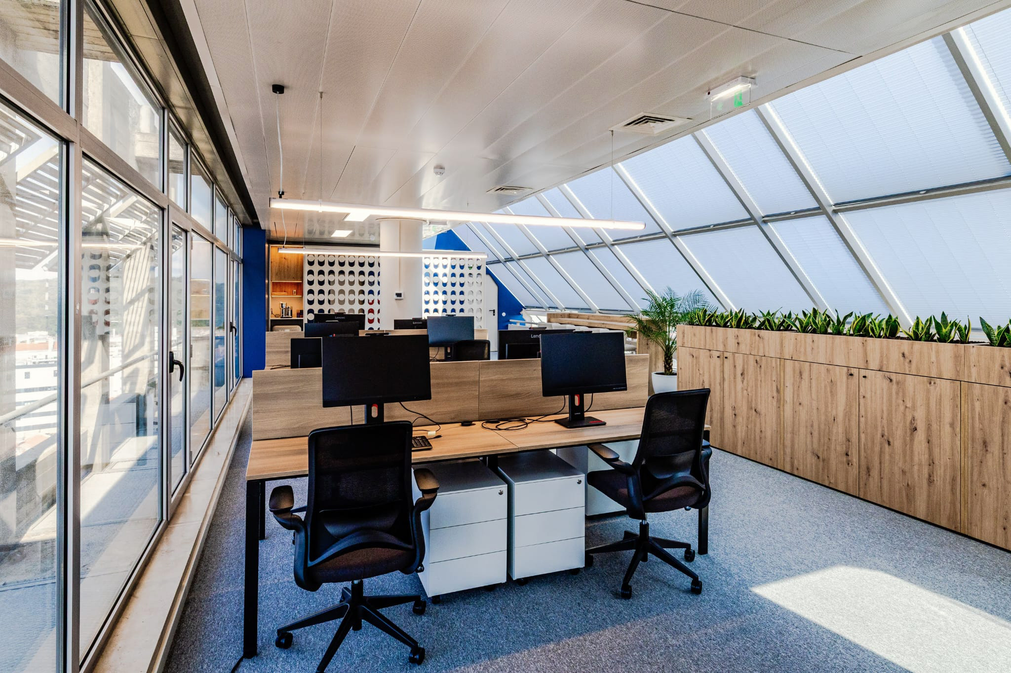 Espace avec tables Bench