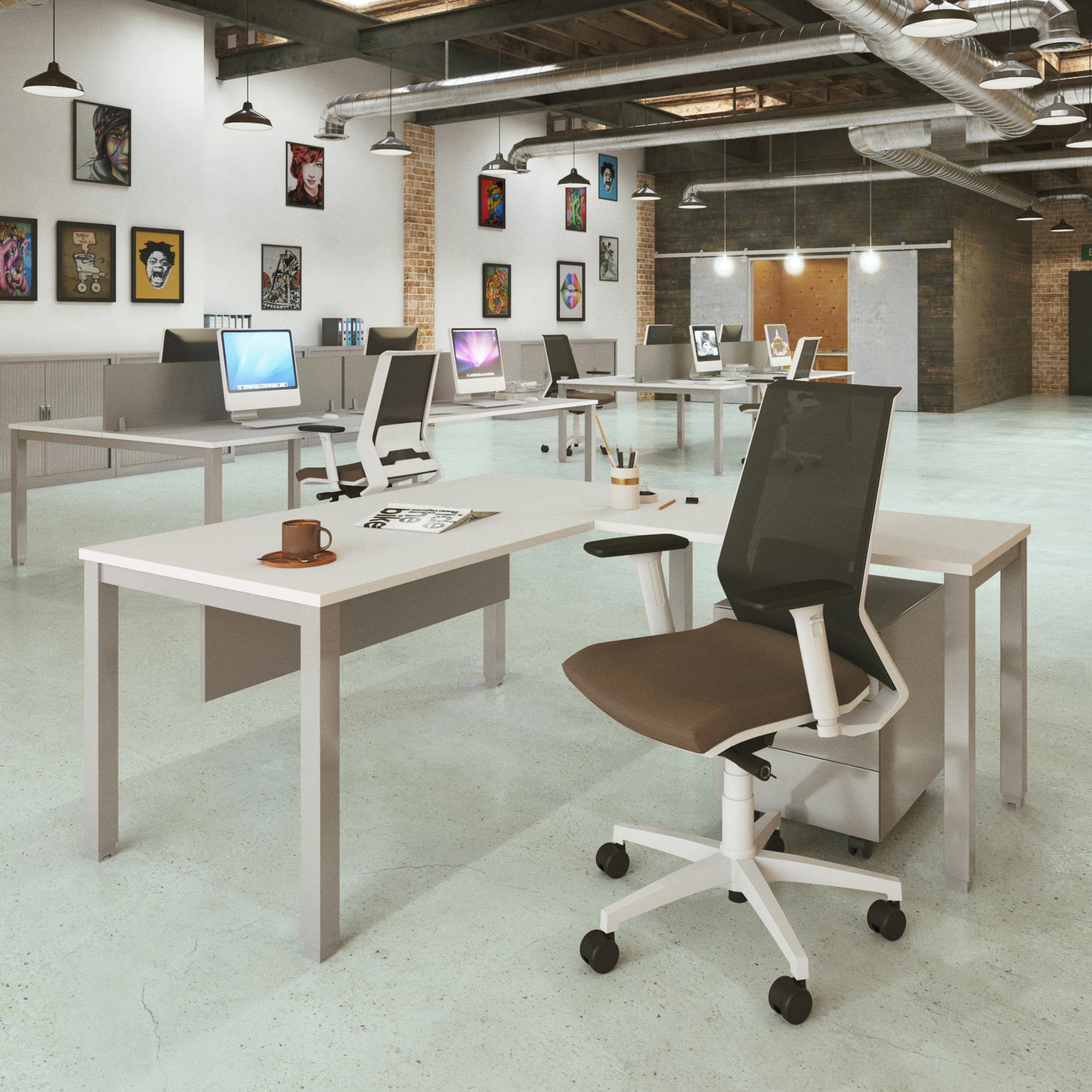 Espace ouvert avec des postes de travail Espace ouvert avec des postes de travail