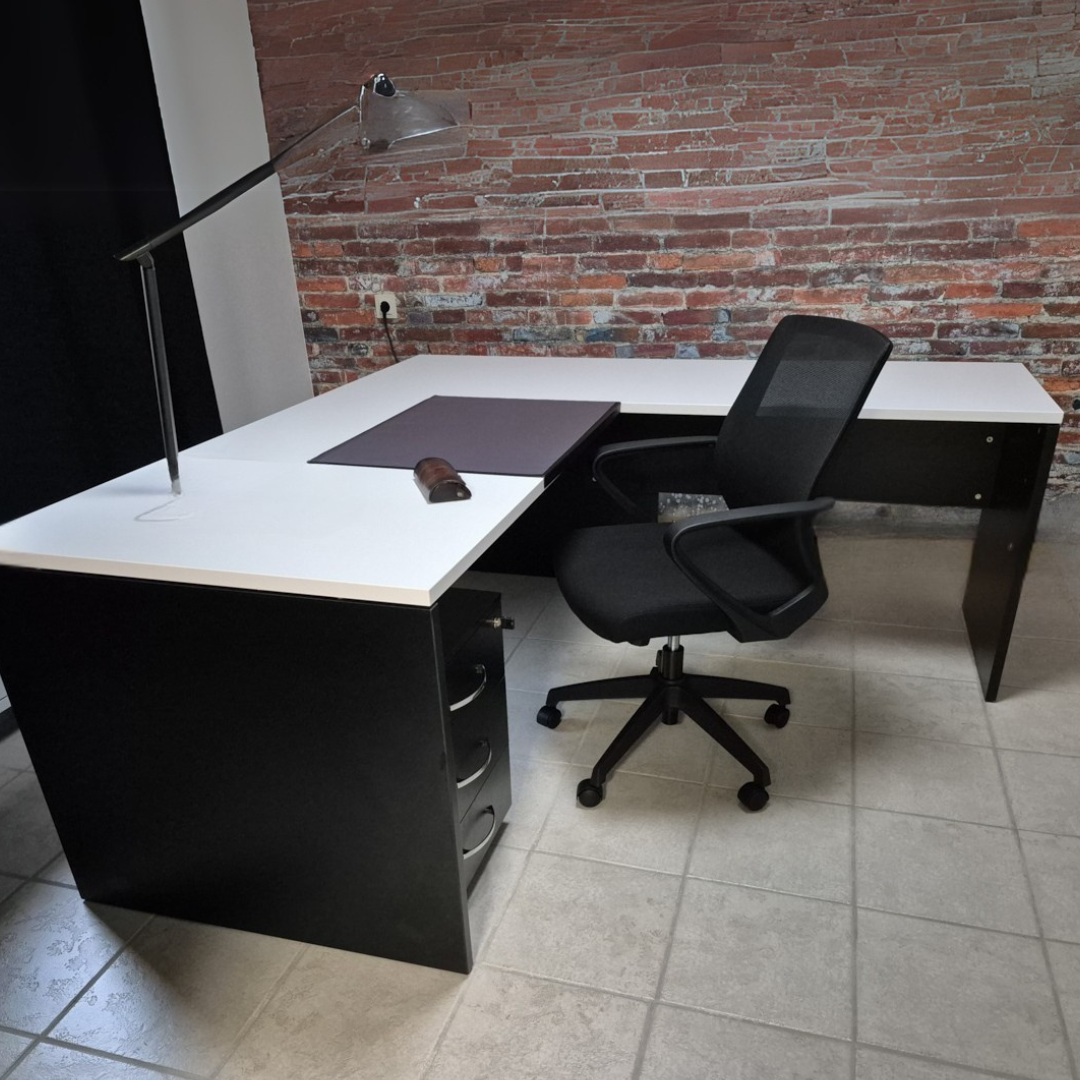 Ensemble de bureau en ton noir Ensemble de bureau en ton noir