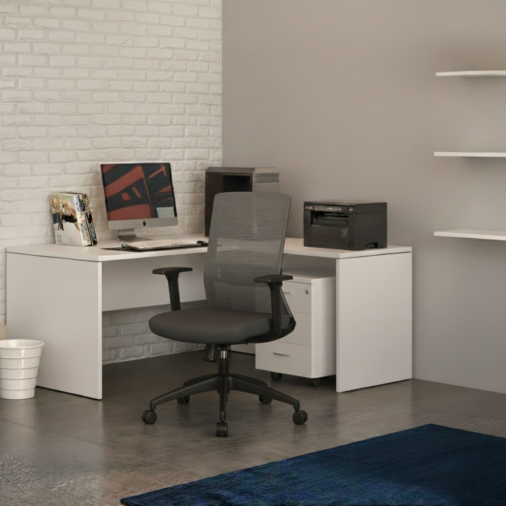 Bureau d'angle avec ergonomische bureaustoel et caisson